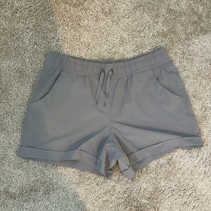 Women’s shorts L
